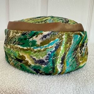 Vintage hat with back bow 60s